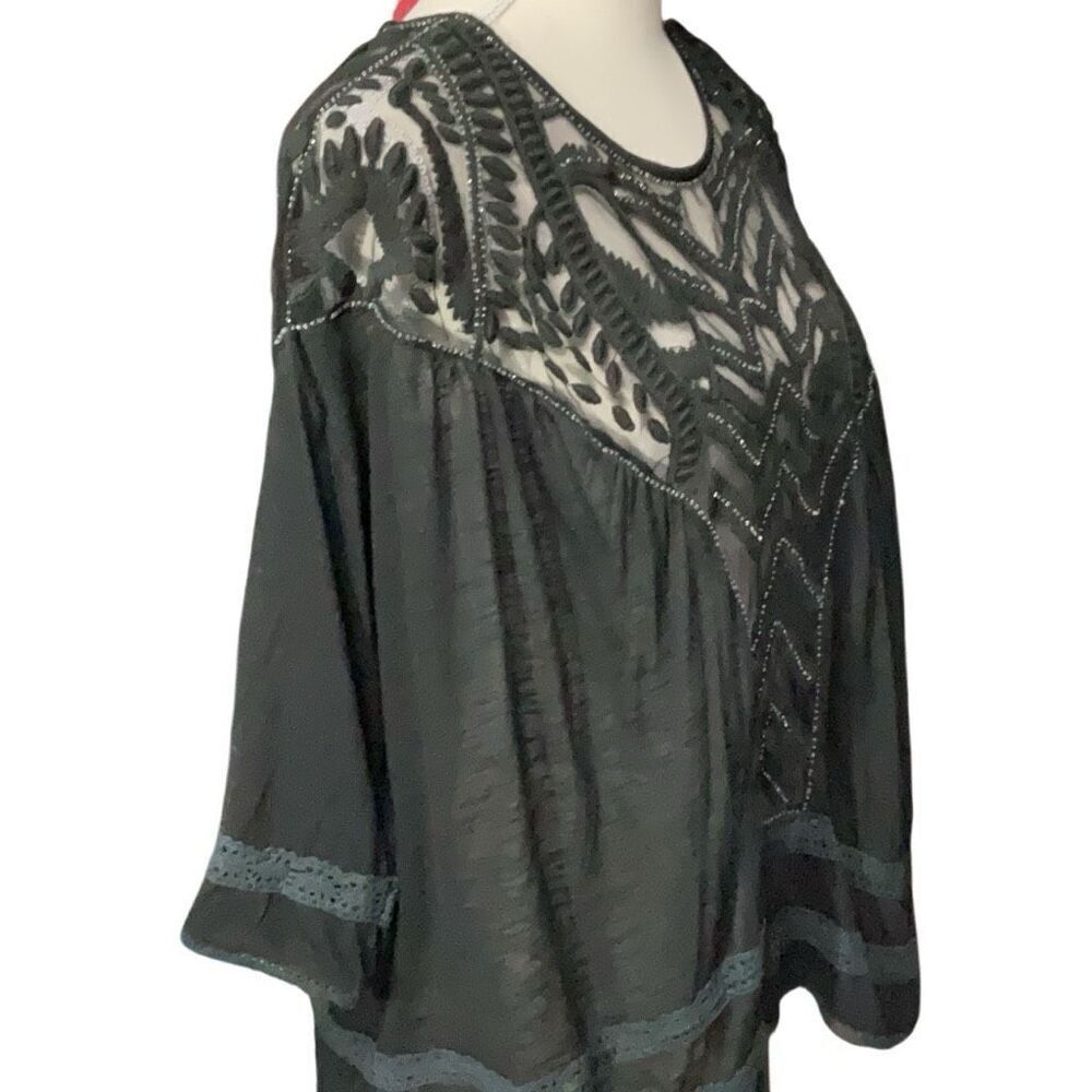 Kimchi Blue Black Open Back Embroidered Beaded Semi  Sheer Top NWT Size Large - Picture 4 of 8